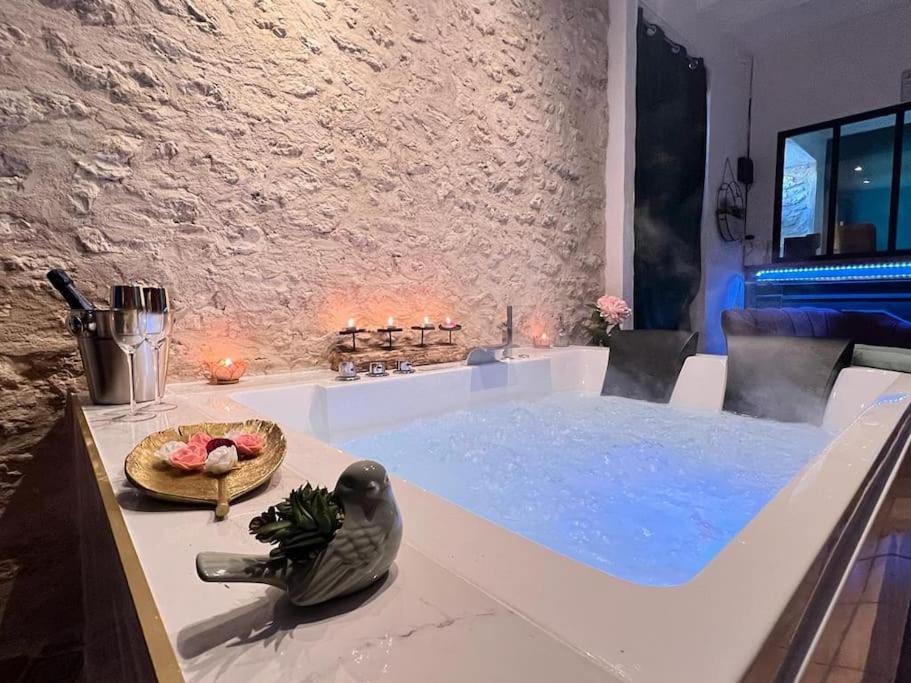 Suite Romance - Jacuzzi Moret-sur-Loing Eksteriør bilde