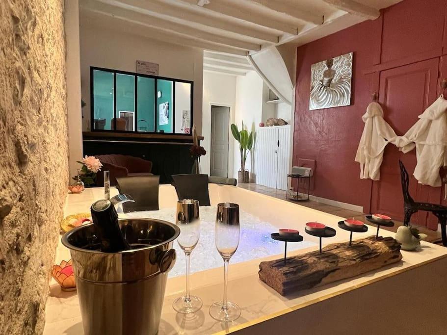 Suite Romance - Jacuzzi Moret-sur-Loing Eksteriør bilde