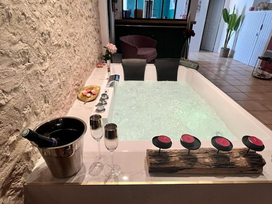 Suite Romance - Jacuzzi Moret-sur-Loing Eksteriør bilde