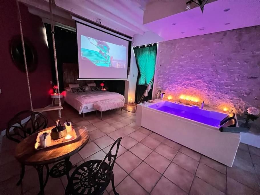 Suite Romance - Jacuzzi Moret-sur-Loing Eksteriør bilde